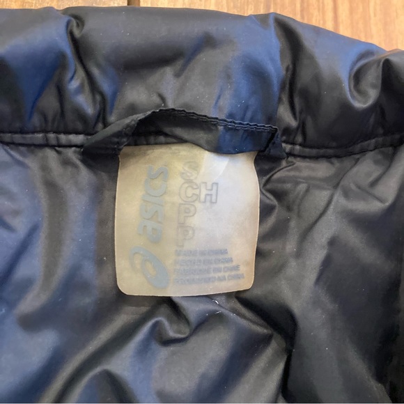 ASICS Insulated Winter Running Vest - Picture 6 of 7